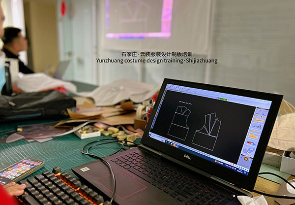 【云裝，日?！? /></a>
                                <h3><a href=